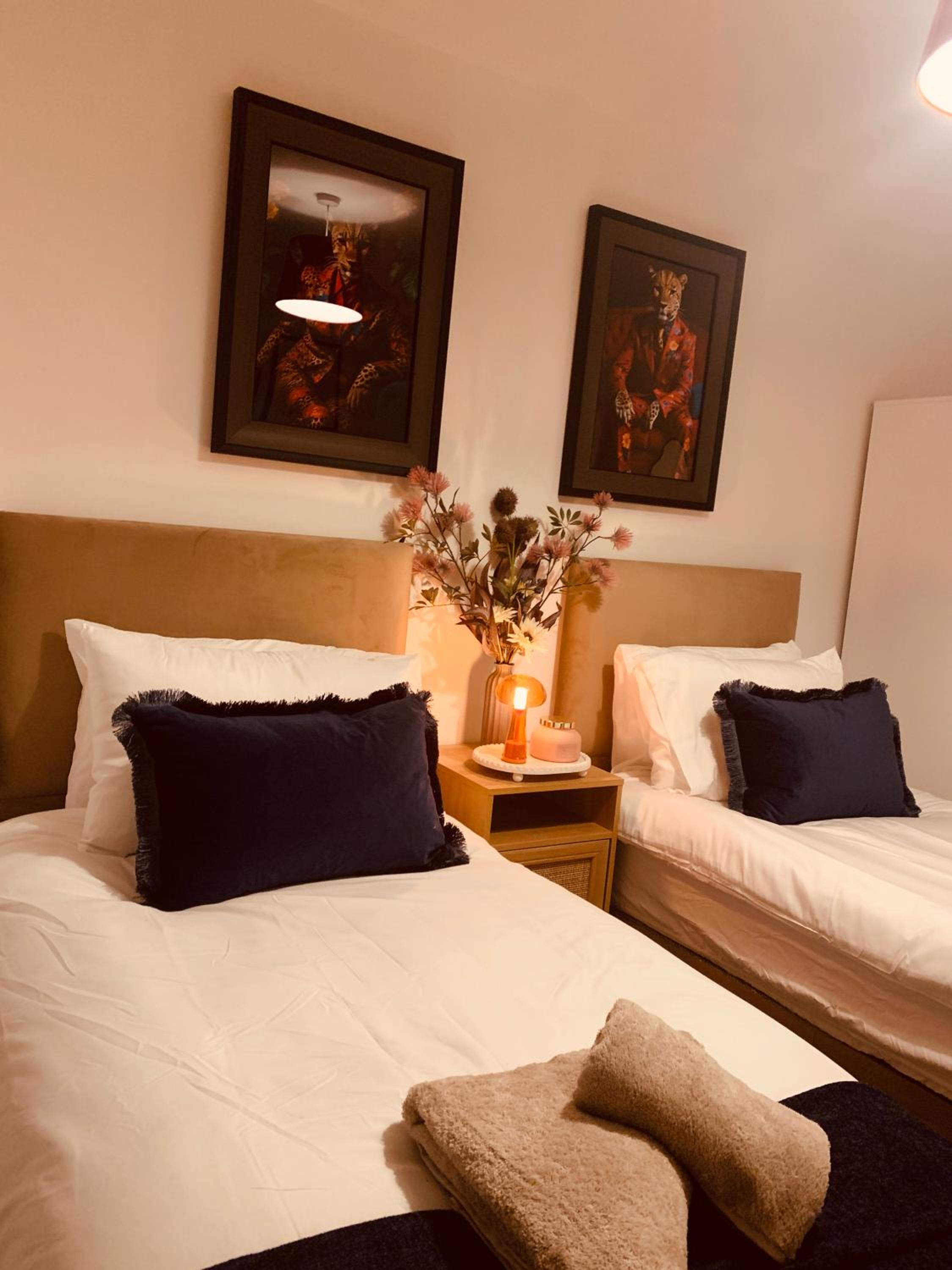 Bromley Stylish Modern Escape 2 Bed Apartment