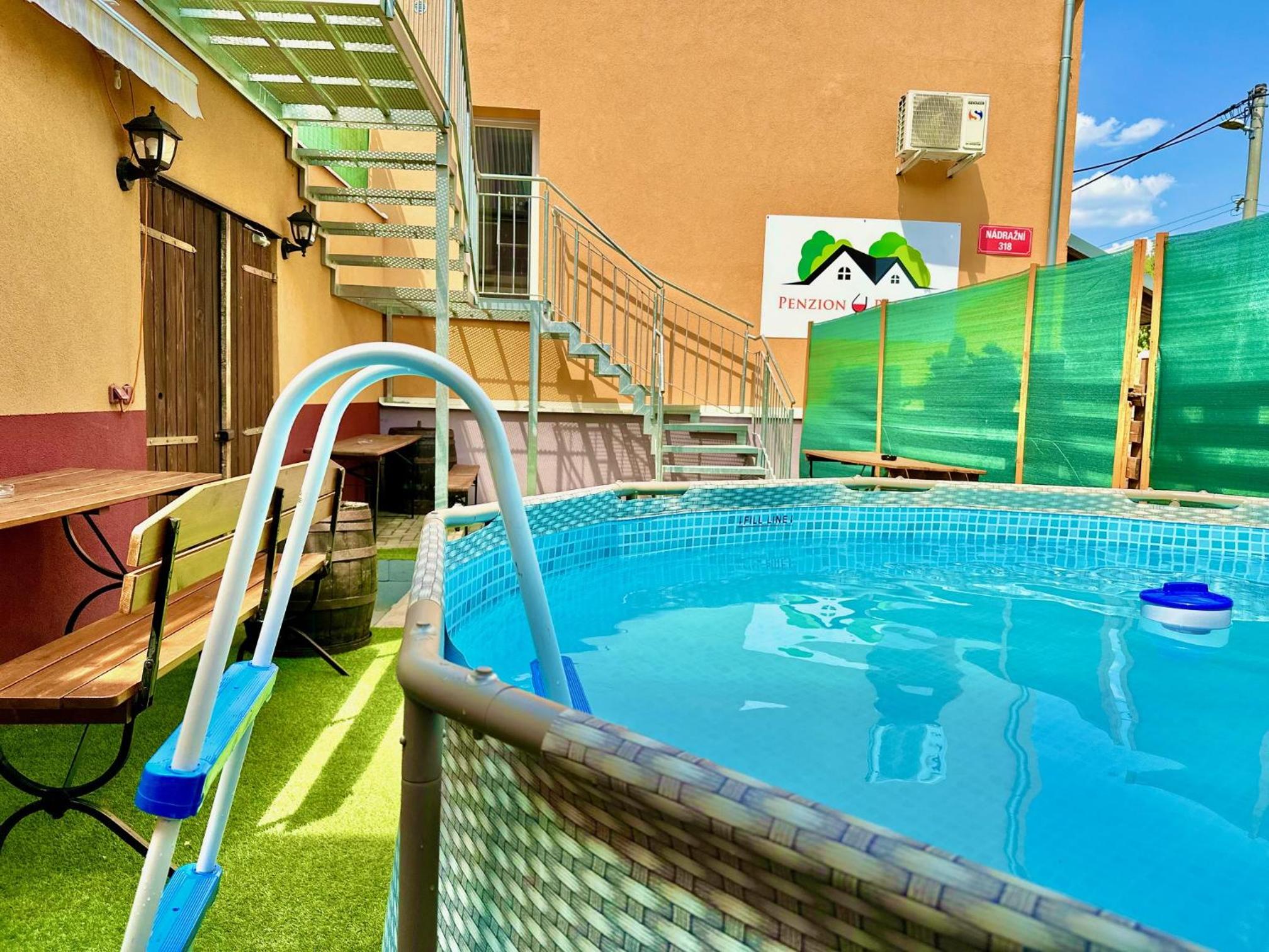 Penzion bazén víno sklep U Palečků