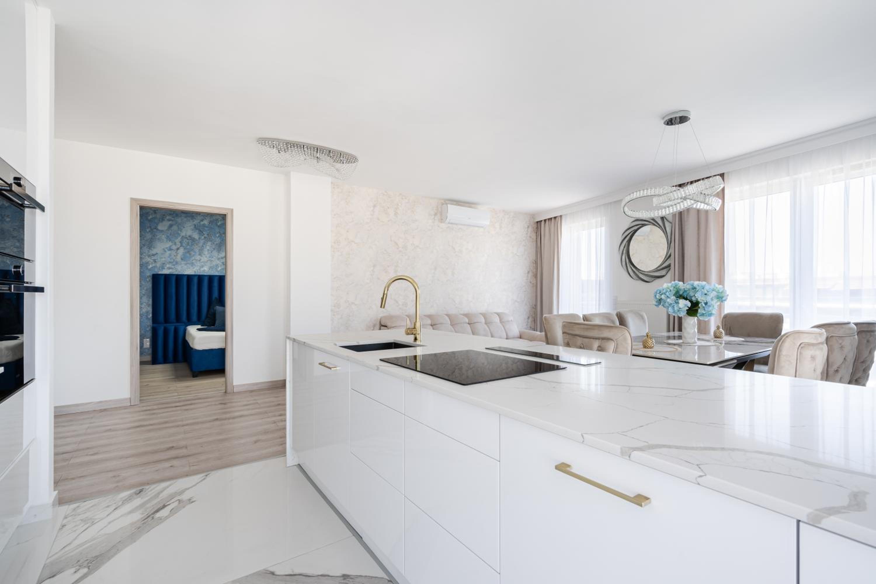 Corvin 5 Stars Luxury Apartment with Free Parking view 3