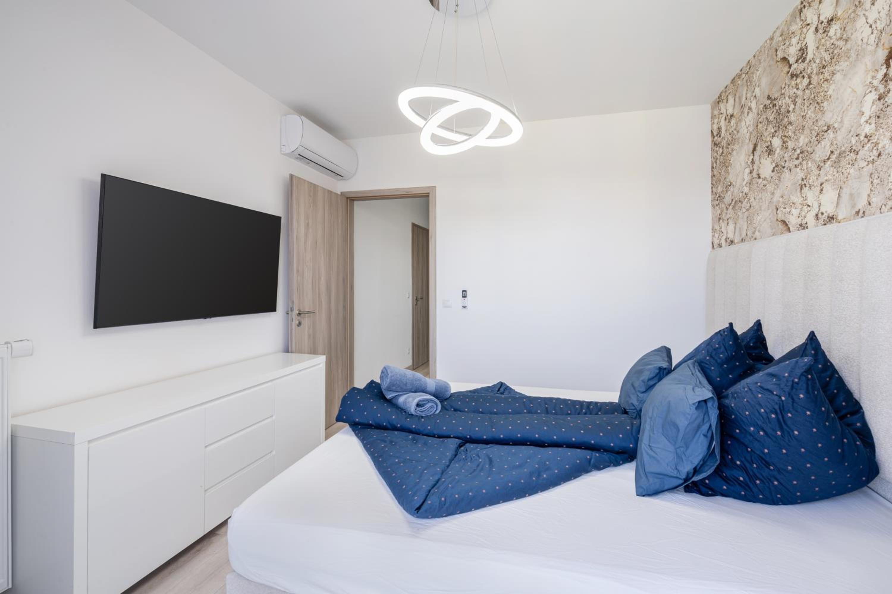 Corvin 5 Stars Luxury Apartment with Free Parking view 5