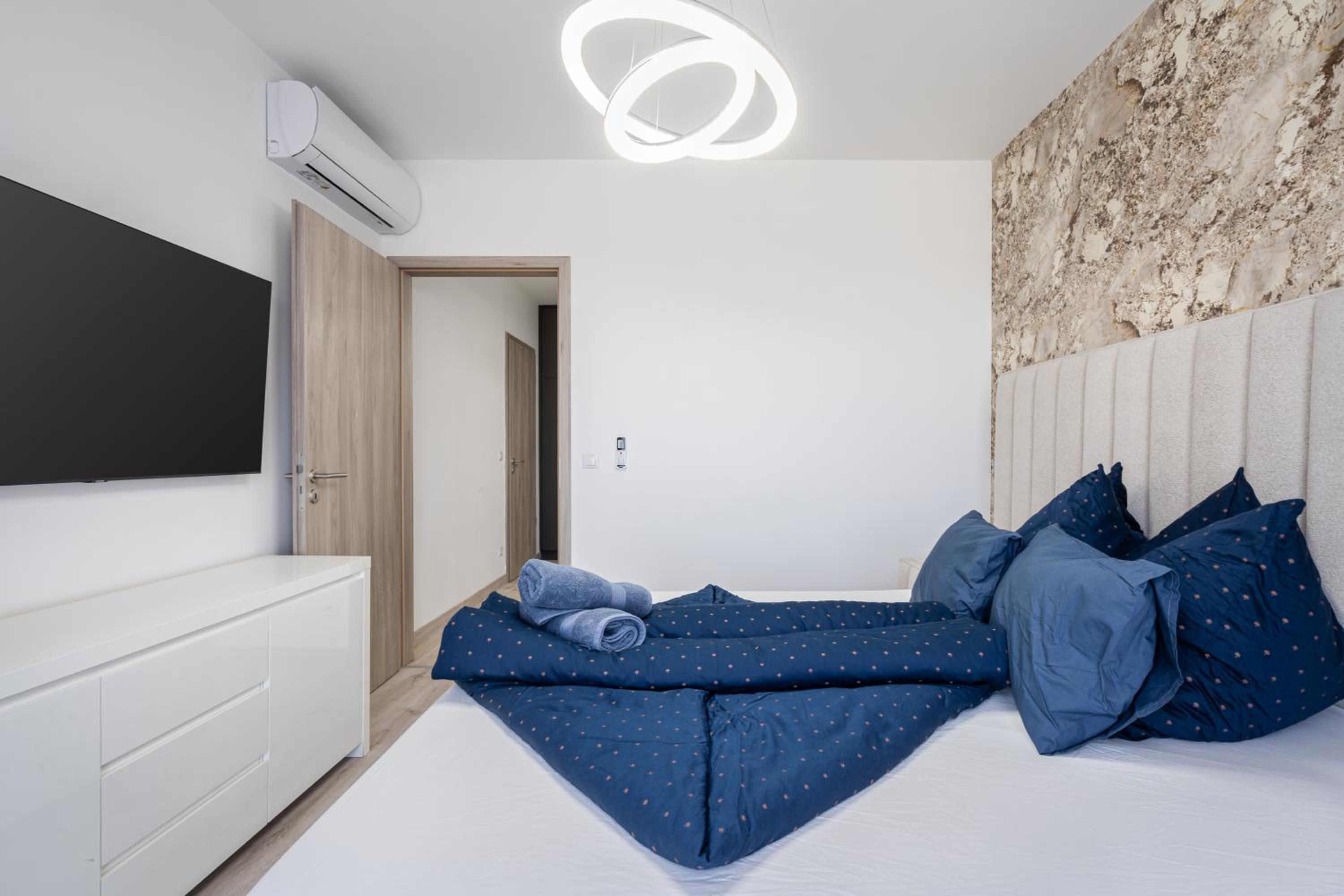 Corvin 5 Stars Luxury Apartment with Free Parking view 4