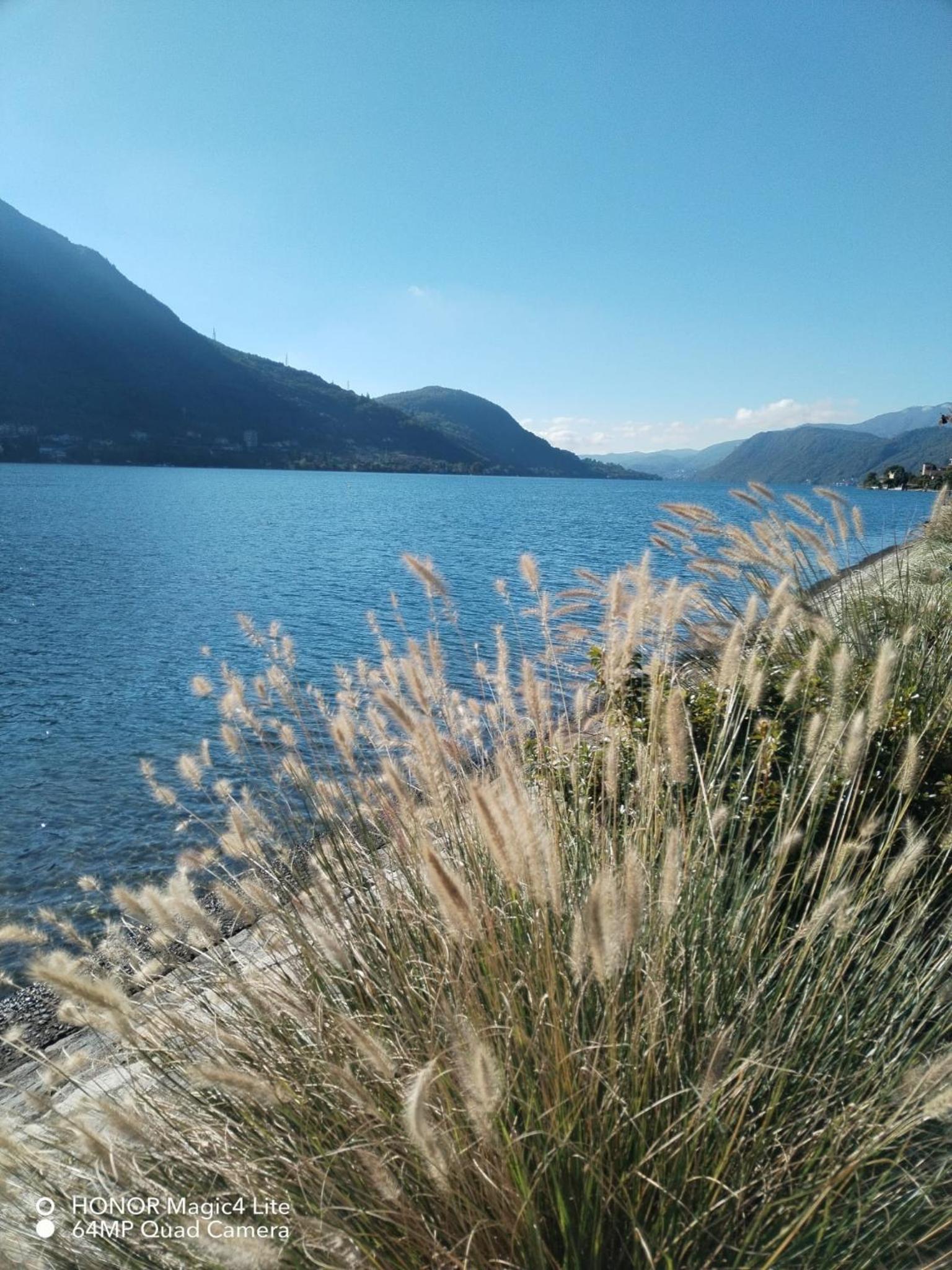 un balcone sul lago