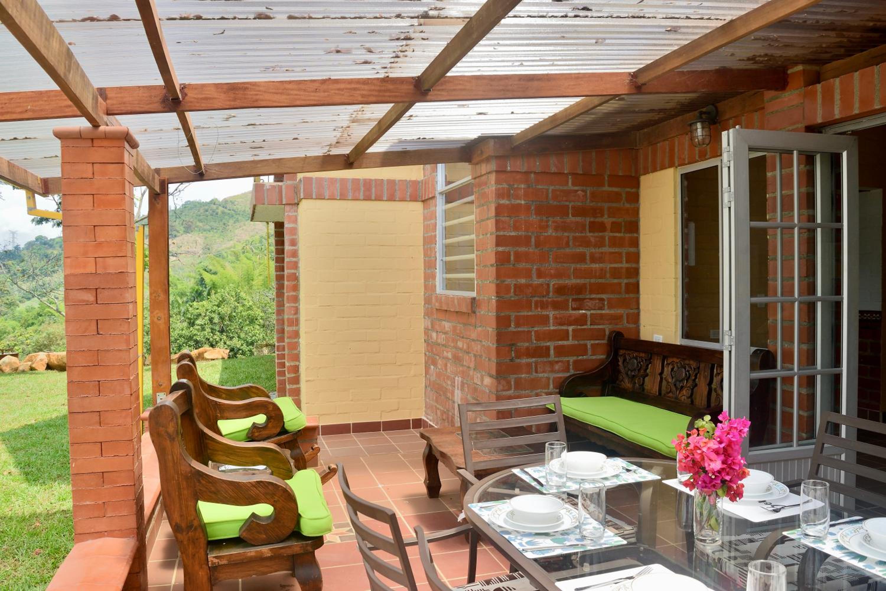 Pájaros y Mariposas Casa Campestre