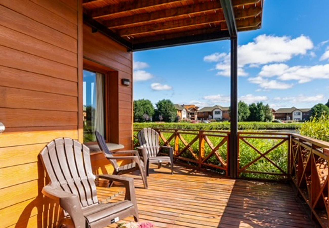 RentUp - Casa en Bariloche con terraza y piscina en Villa Huapi