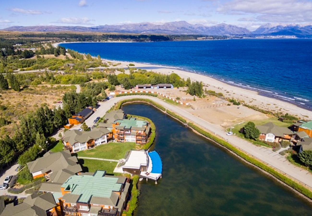 RentUp - Casa en Bariloche con terraza y piscina en Villa Huapi