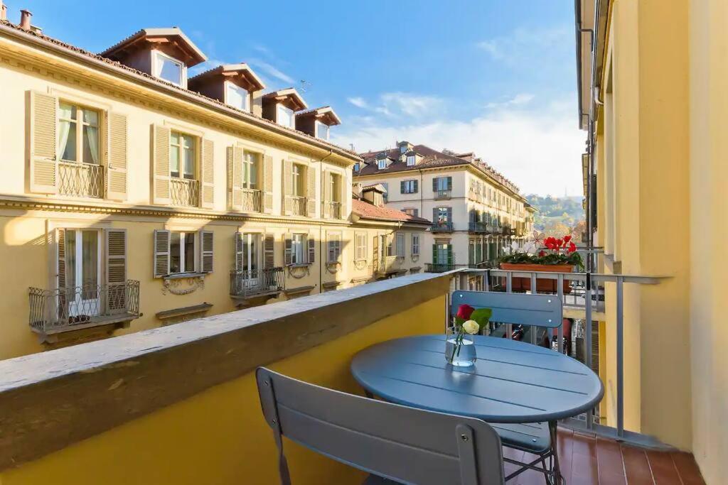 Luxury 2BDR Apartment in Budapest view 4