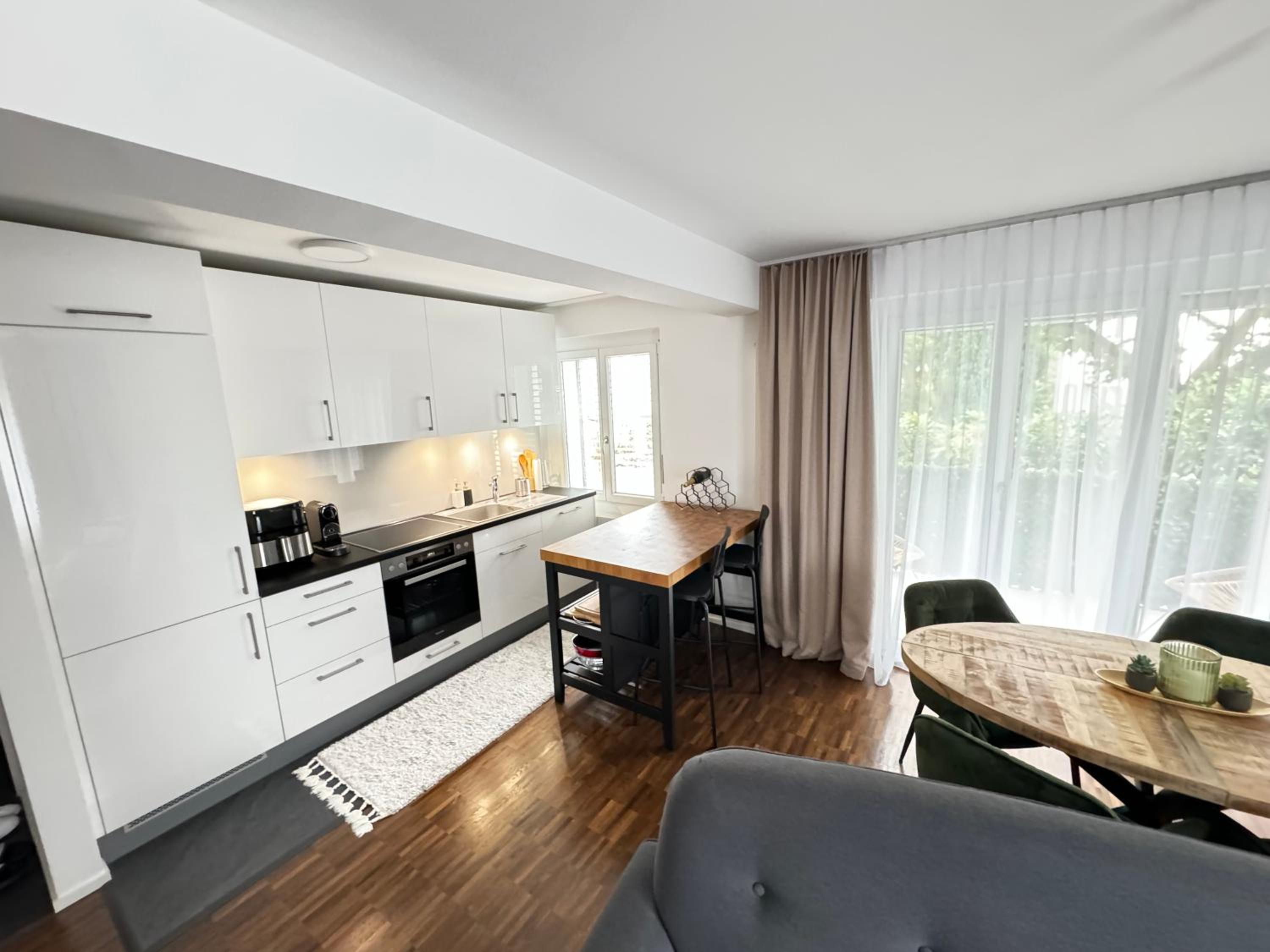 Double Room in Shared Apartment, Zurich Airport