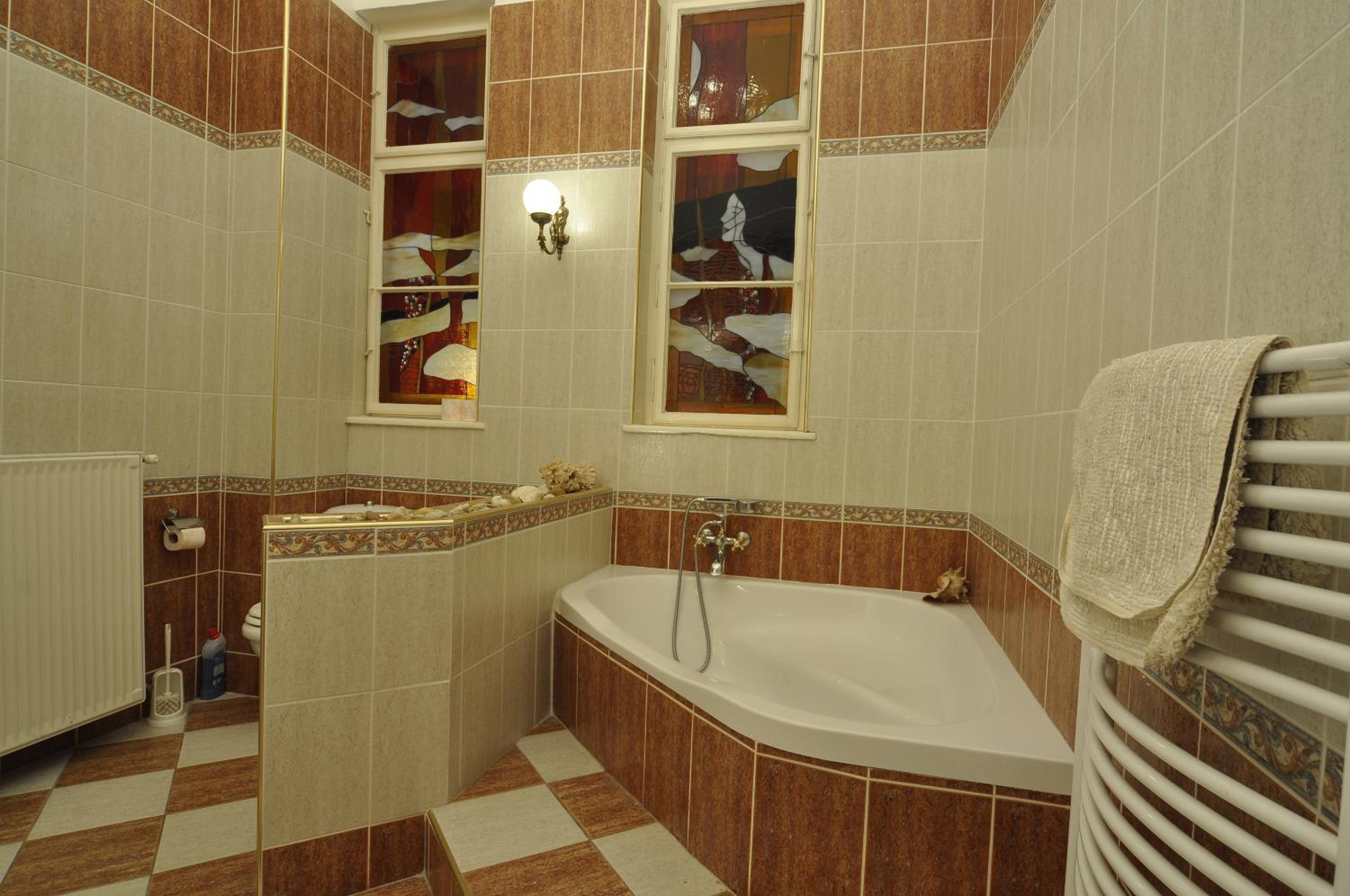 Charming Art Deco Flat view 3