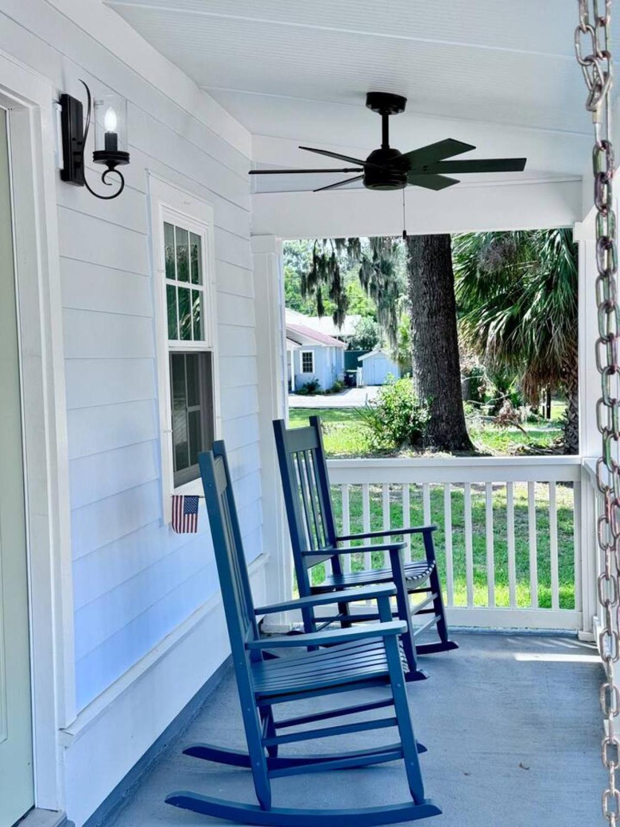 Modern Cottage Downtown. Pet Yes