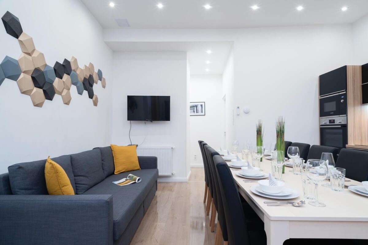 Stylish large apartment at super central location view 3