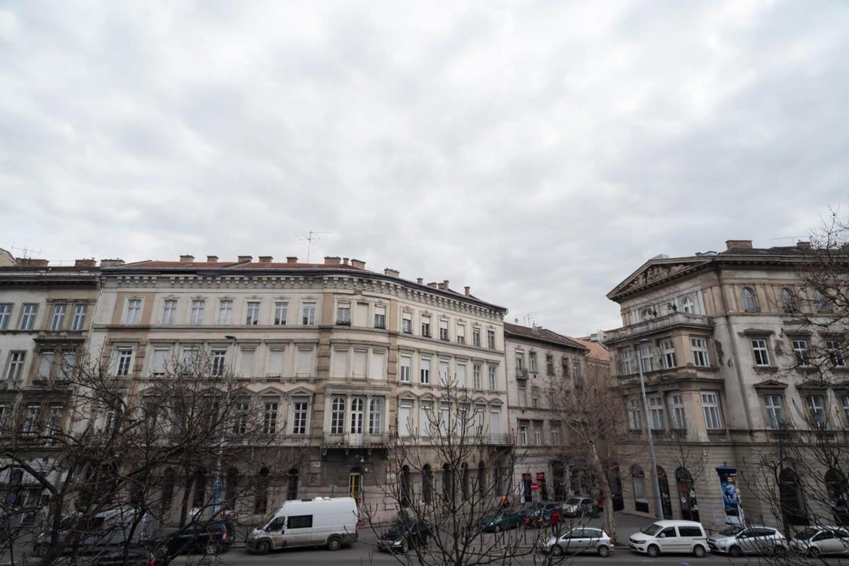 Stylish large apartment at super central location view 4