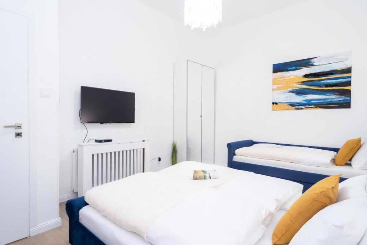 Stylish large apartment at super central location view 5
