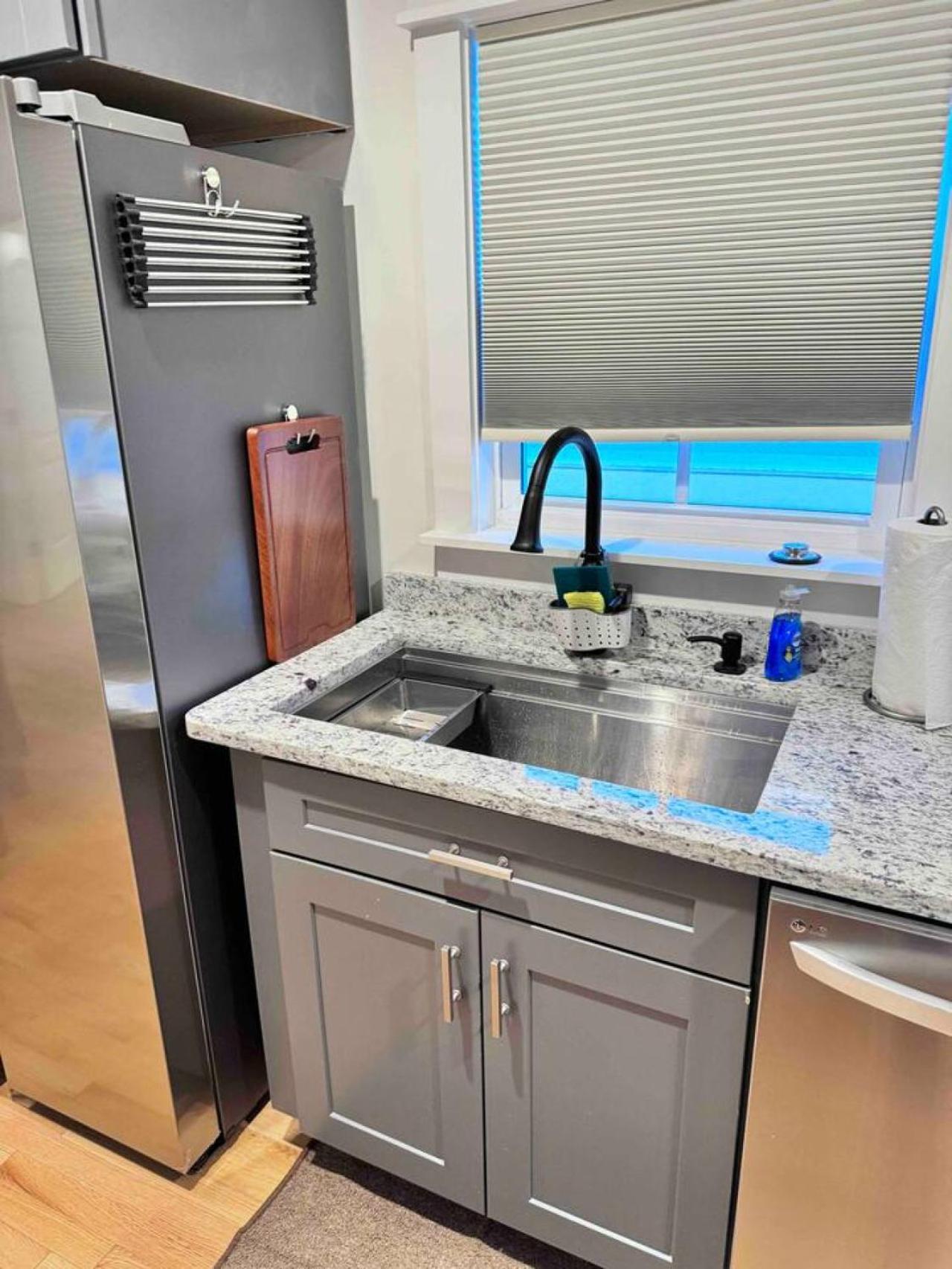 Modern Cottage Downtown. Pet Yes