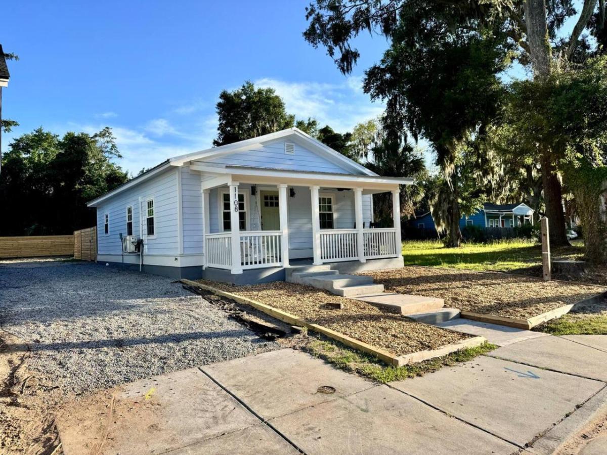 Modern Cottage Downtown. Pet Yes