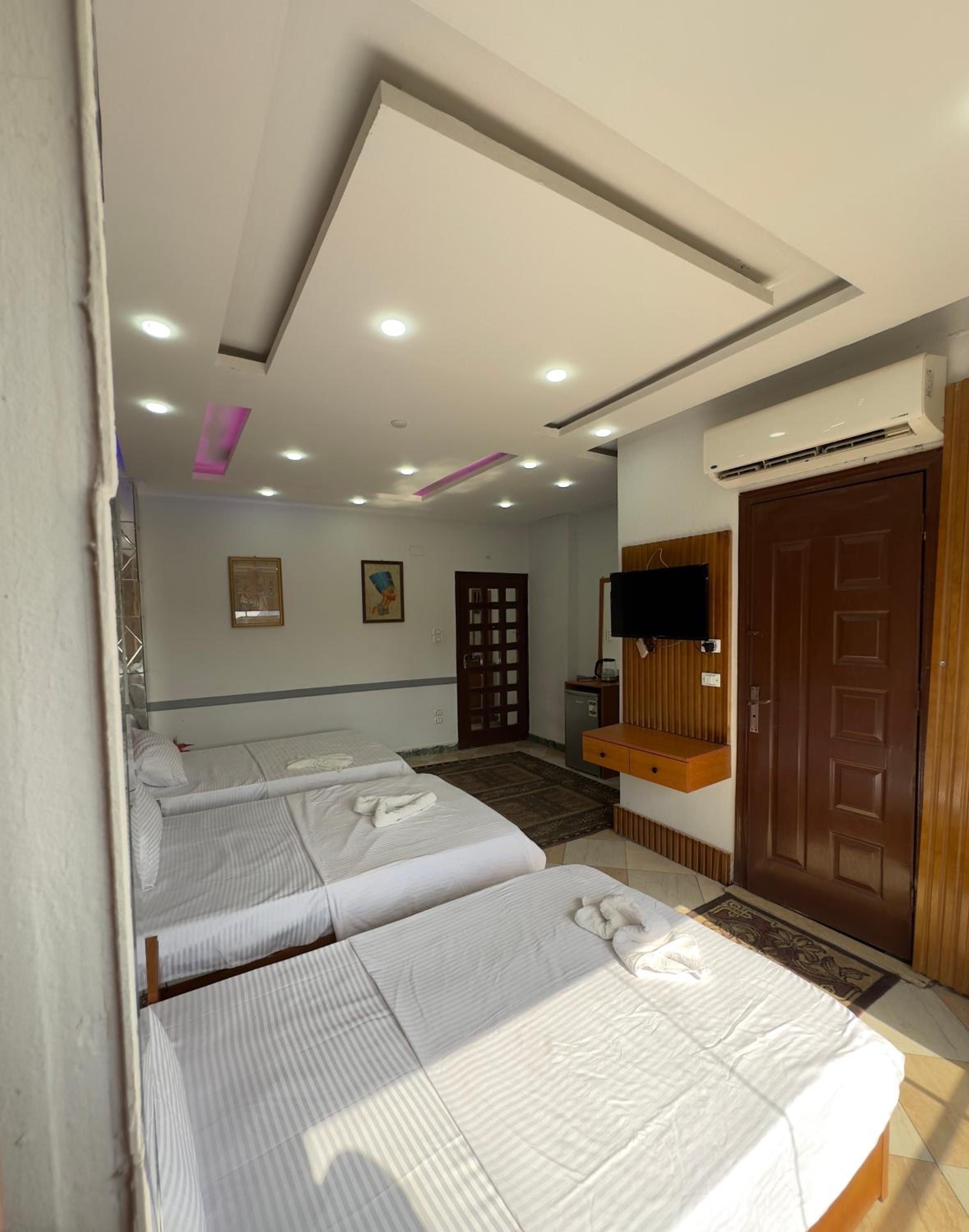 Pyramids Family Inn