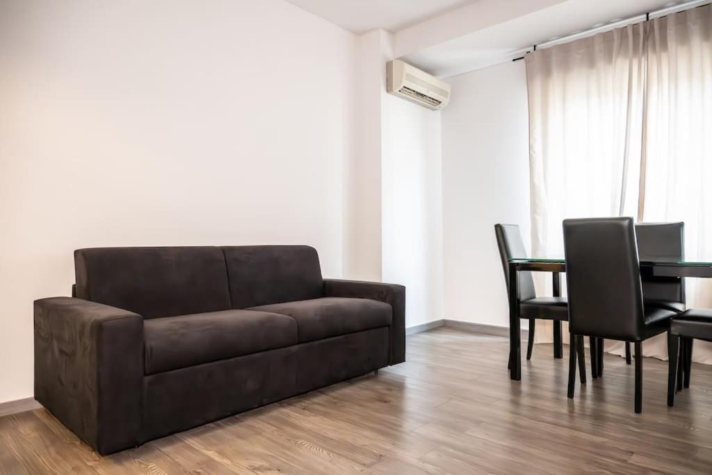 Gentile's House - Metro A a 50m diretta per il centro WiFi UltraFibra & Smart Working