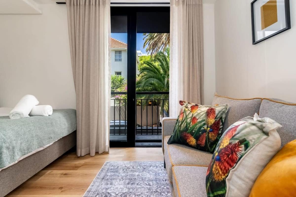 102 Marvol - Beautiful Modern Sea Point Studio With Parking view 2