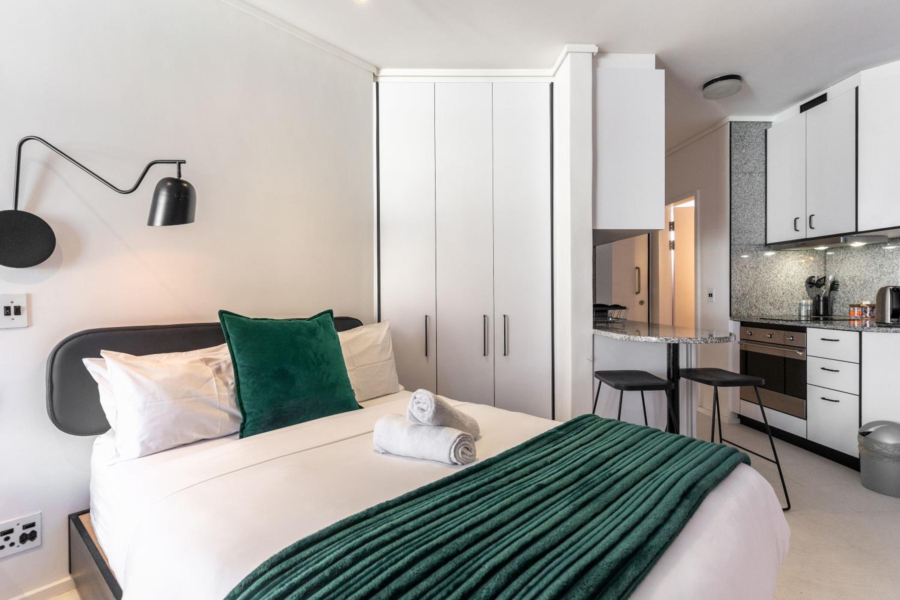 Flamingo 307 - Studio In Sea Point Central view 5