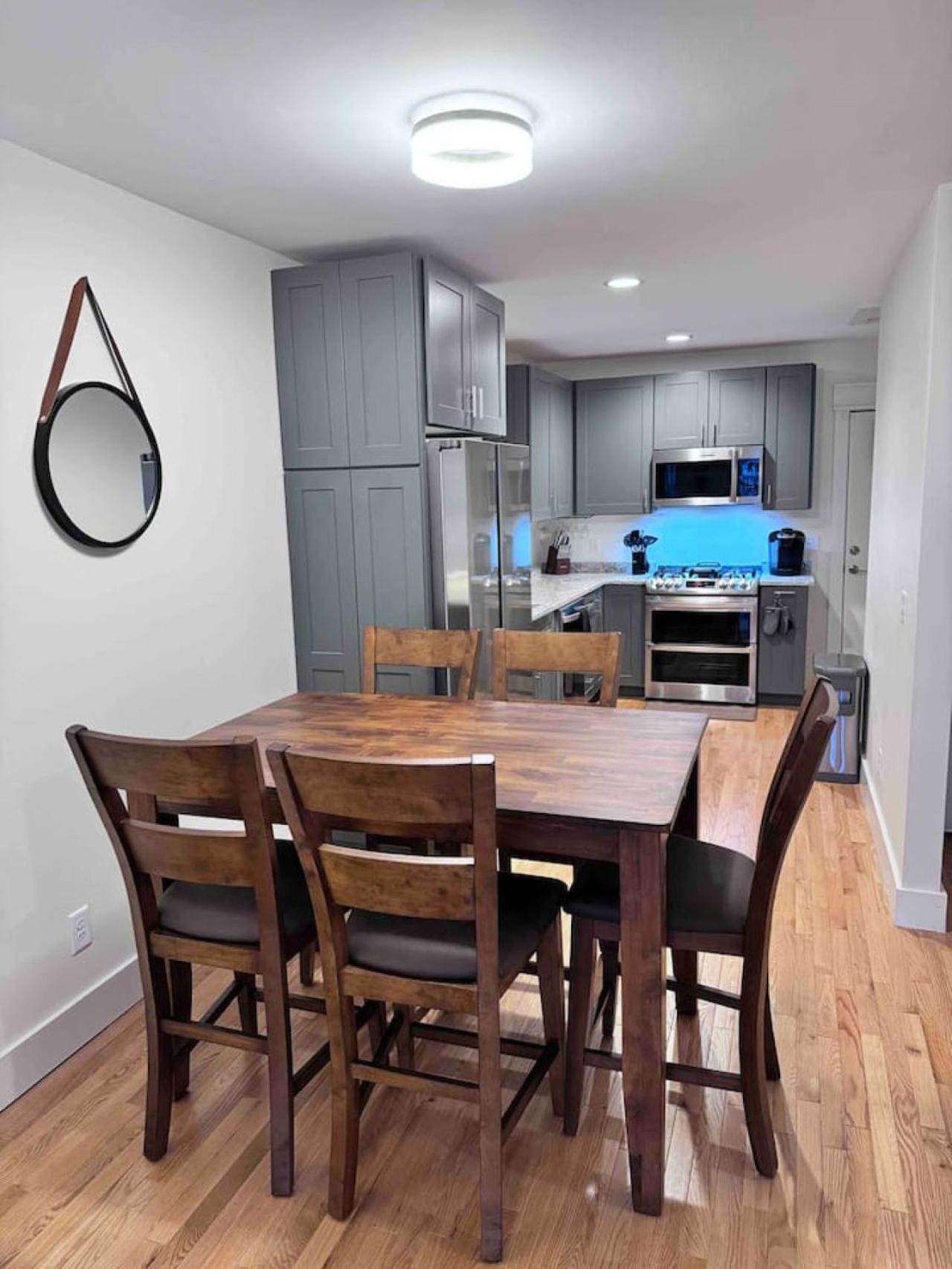 Modern Cottage Downtown. Pet Yes