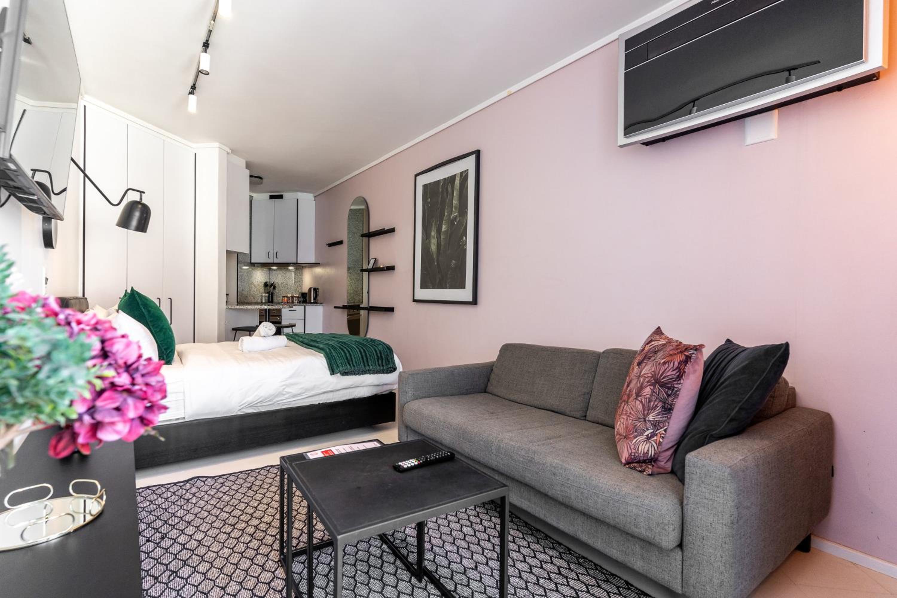 Flamingo 307 - Studio In Sea Point Central view 4