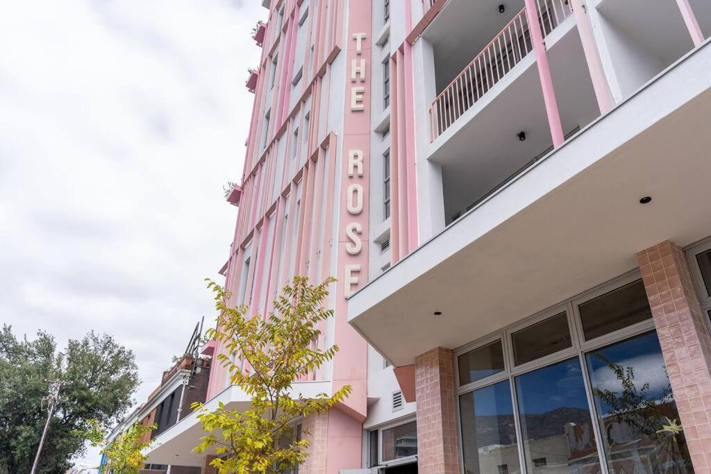 The Rose504: Studio Apartment in Heart of the City view 2