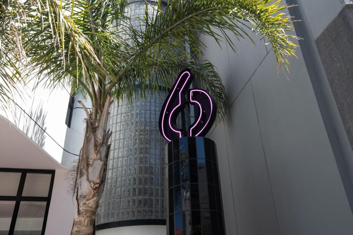 Flamingo 205: Modern Apt with Balcony view 5