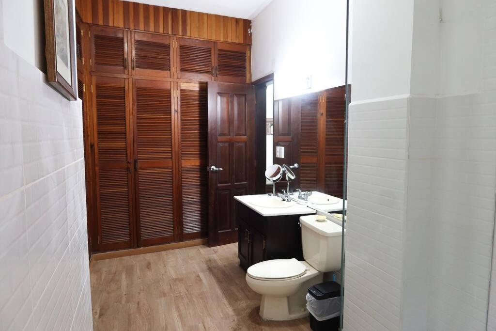 Spacious Room in prime Location view 2