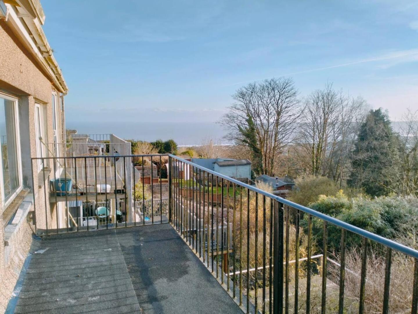Budget-Friendly 4-Bedroom House in Swansea - Ideal for Travelers view 2