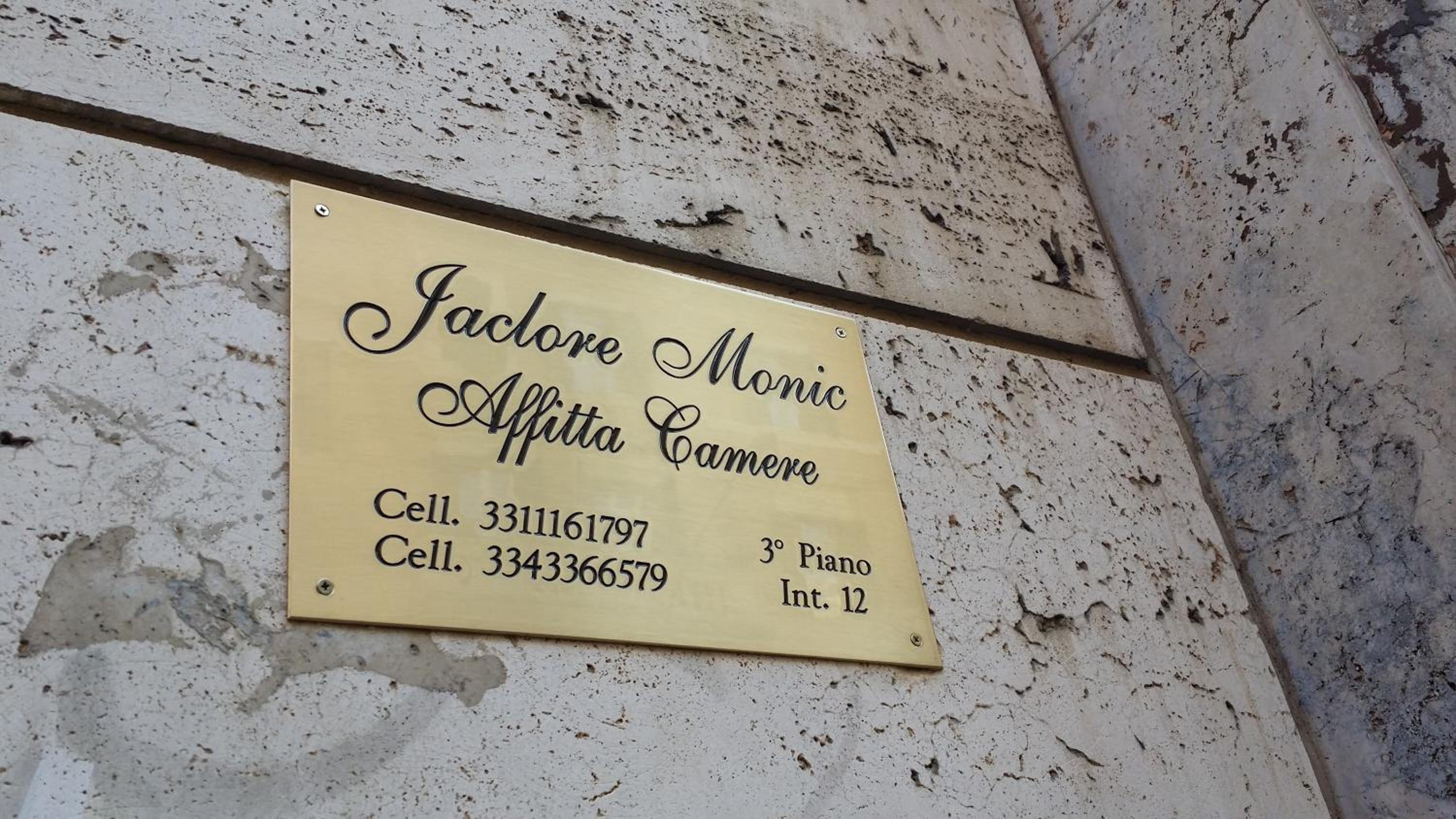 Jadore Monic