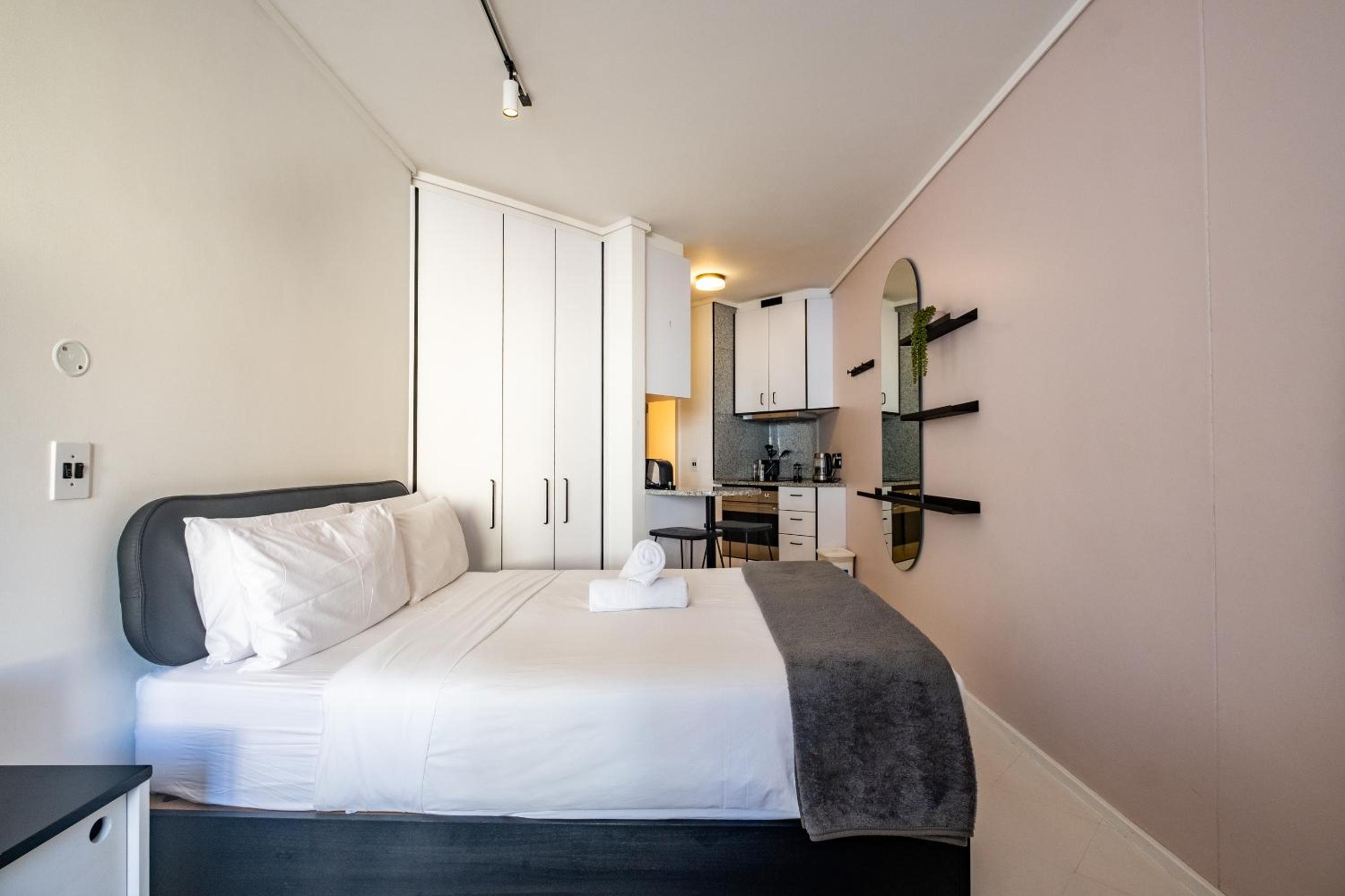 Flamingo 108: Modern Apt with Balcony view 4