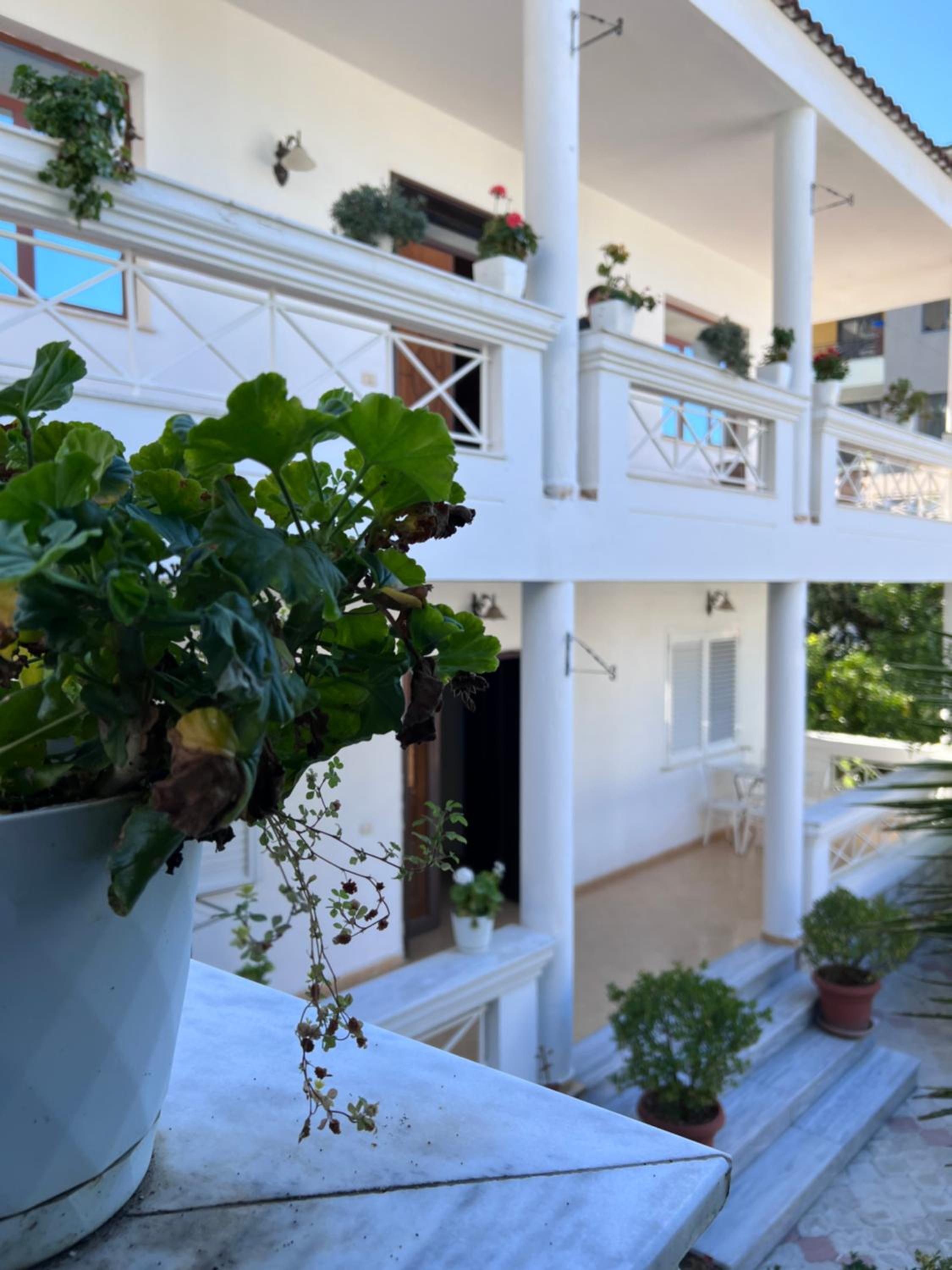 White Star Villa - Studio Apartments with Parking