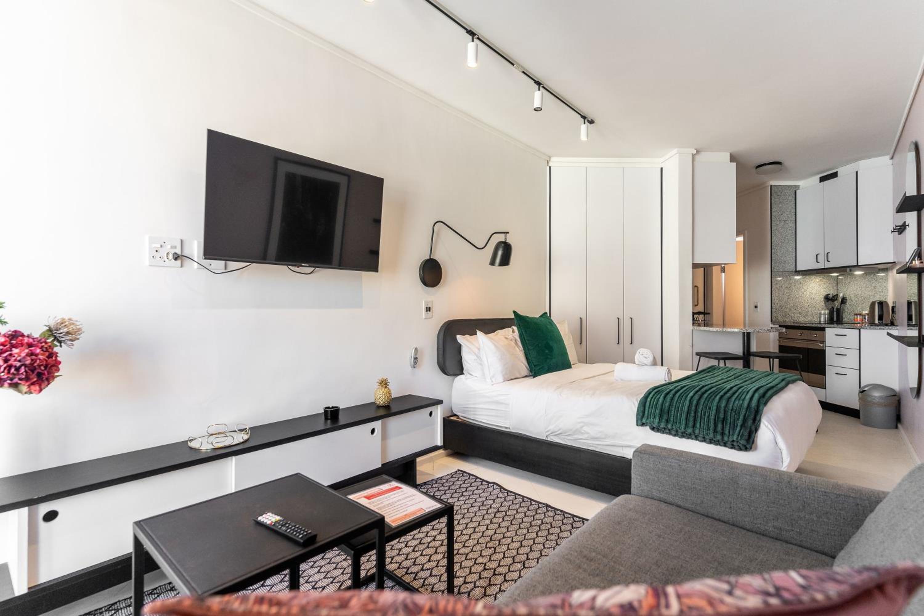 Flamingo 307 - Studio In Sea Point Central view 2