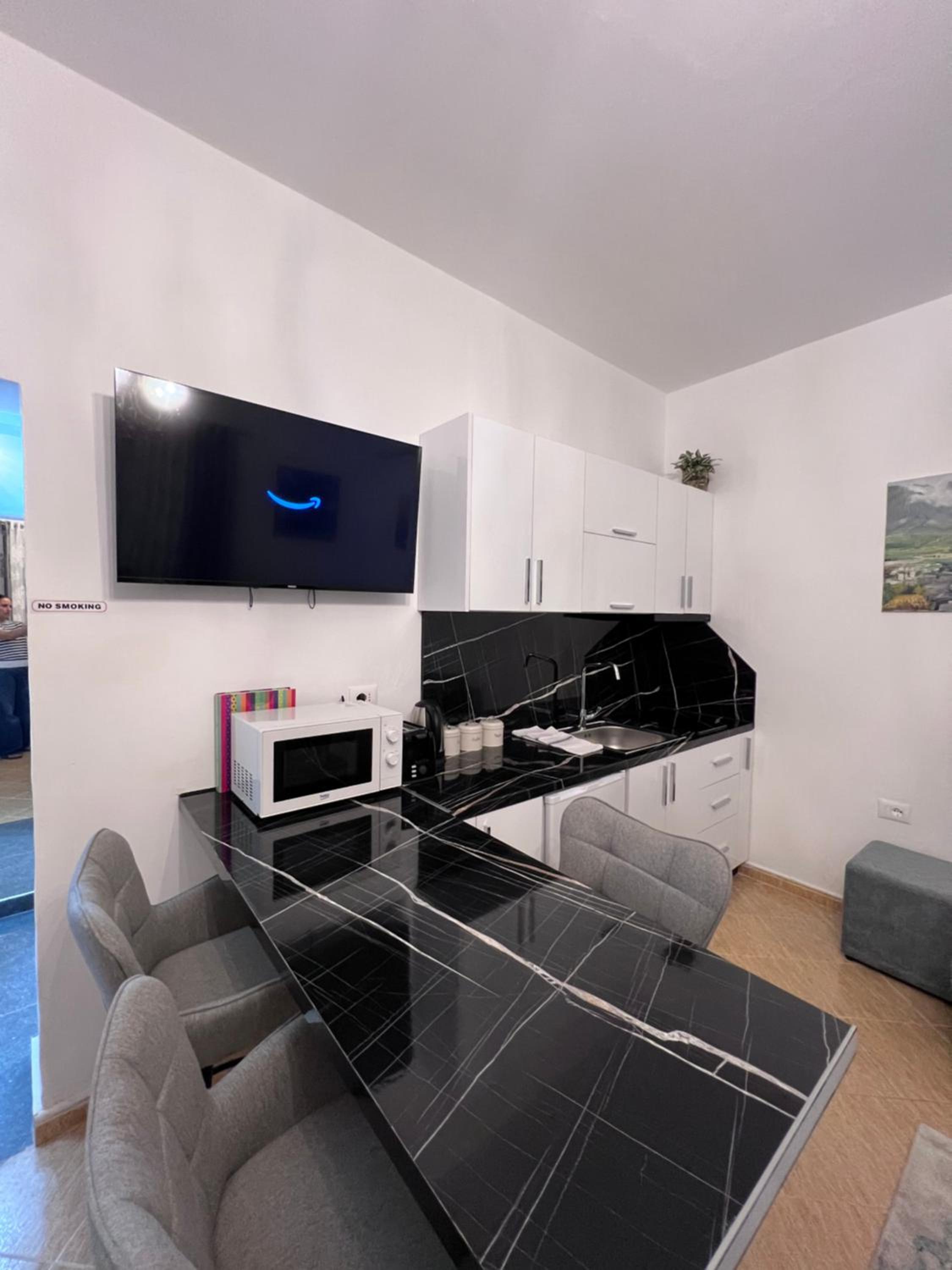 White Star Villa - Studio Apartments with Parking