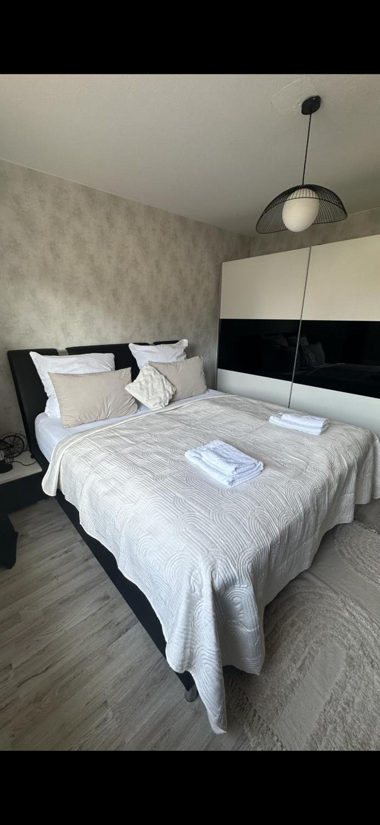 FEWO am Deich 1 Zentral mit Stadtblick und Kontaktloser Check in