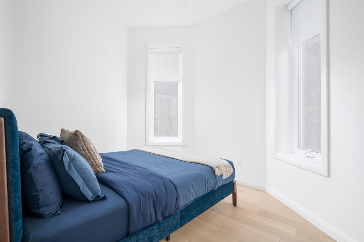 Spacious 2BR near UofT and College
