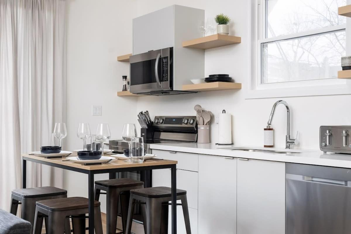 Spacious 2BR near UofT and College