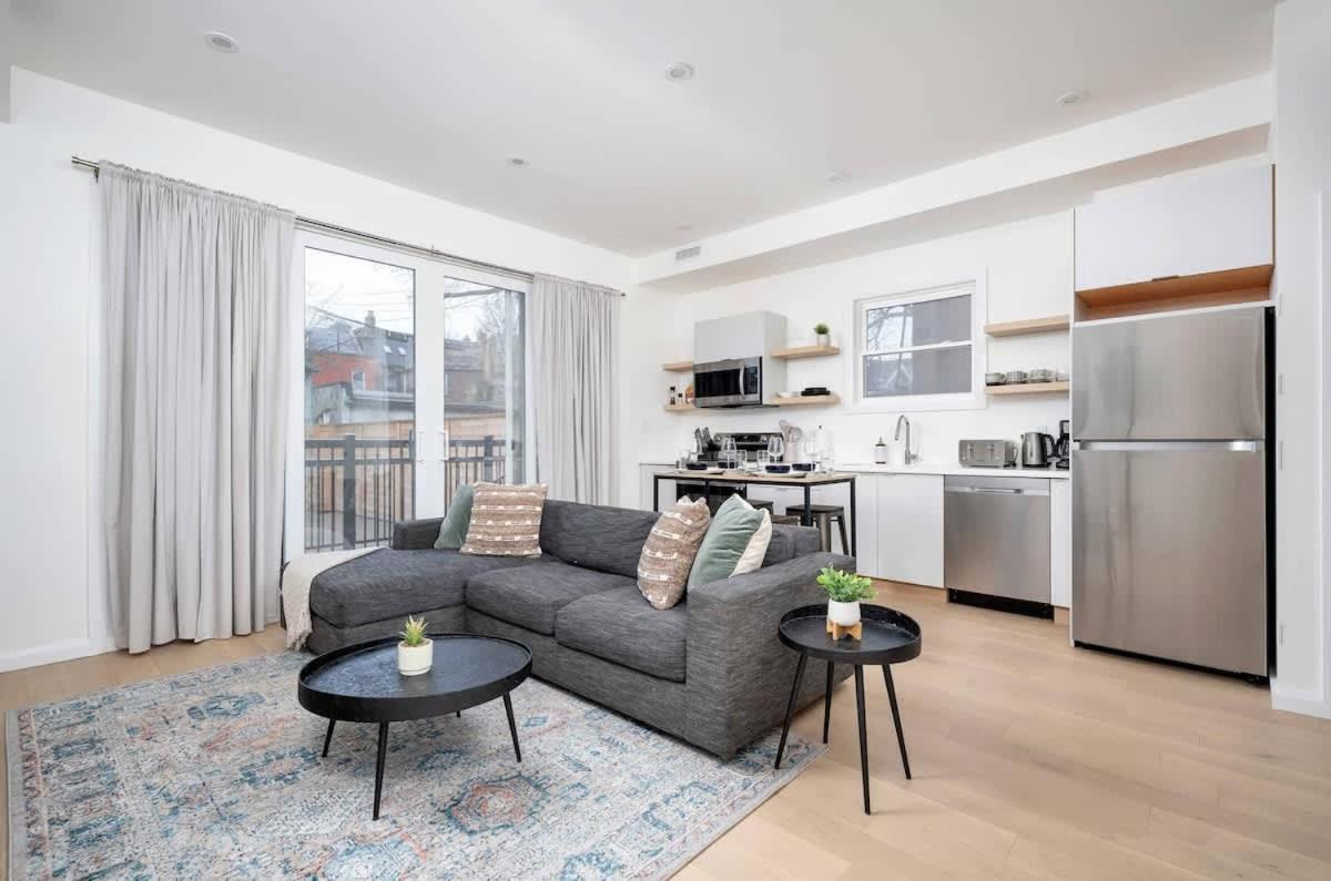 Spacious 2BR near UofT and College