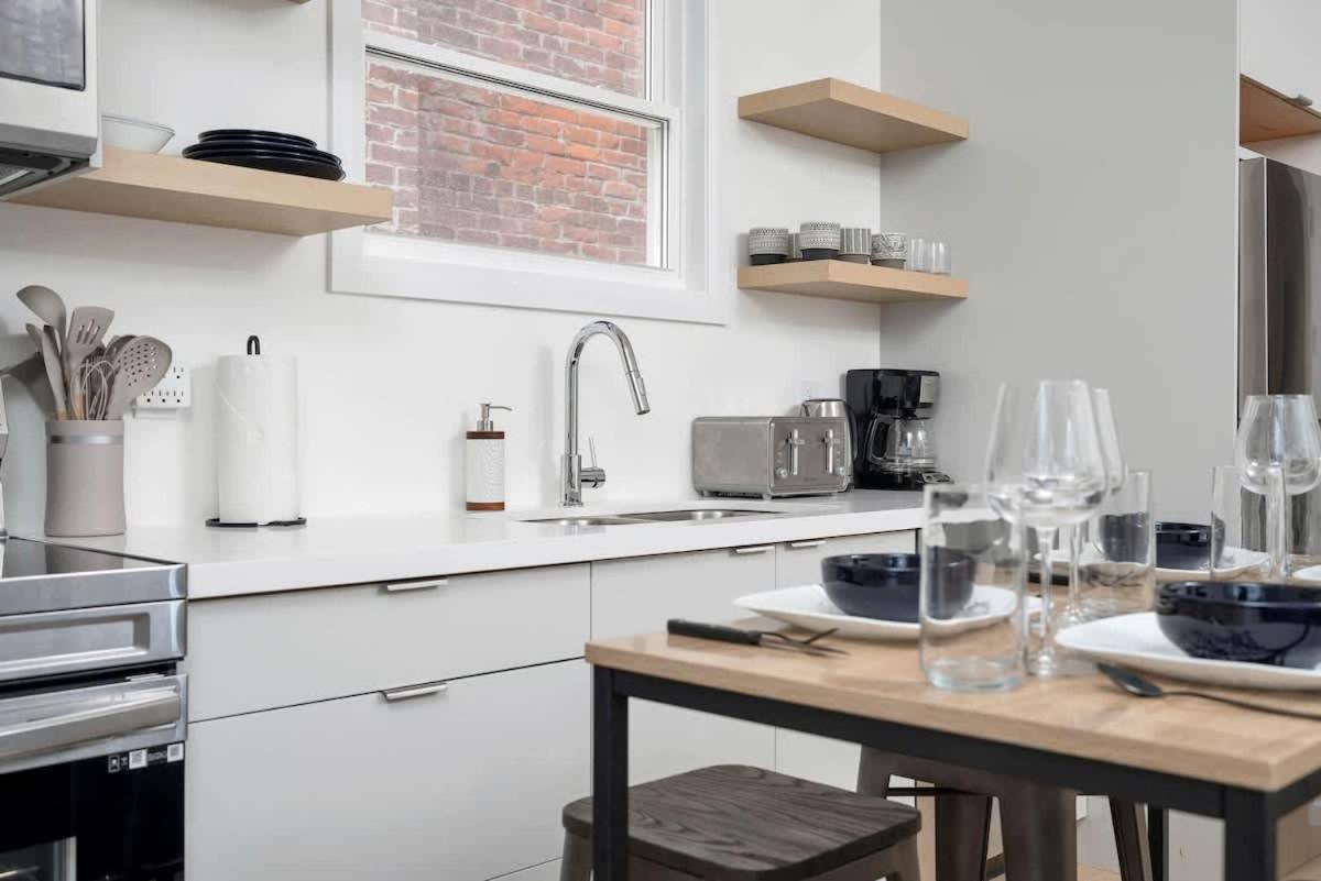 Spacious 2BR near UofT and College