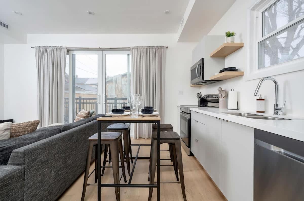 Spacious 2BR near UofT and College