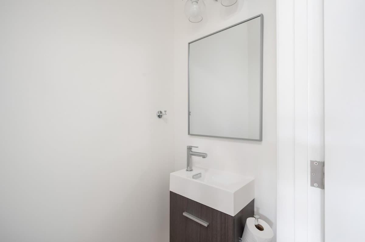 Spacious 2BR near UofT and College