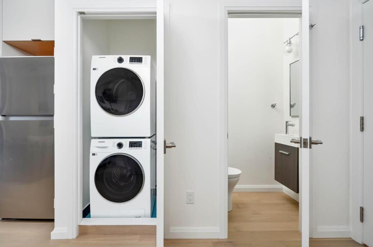 Spacious 2BR near UofT and College