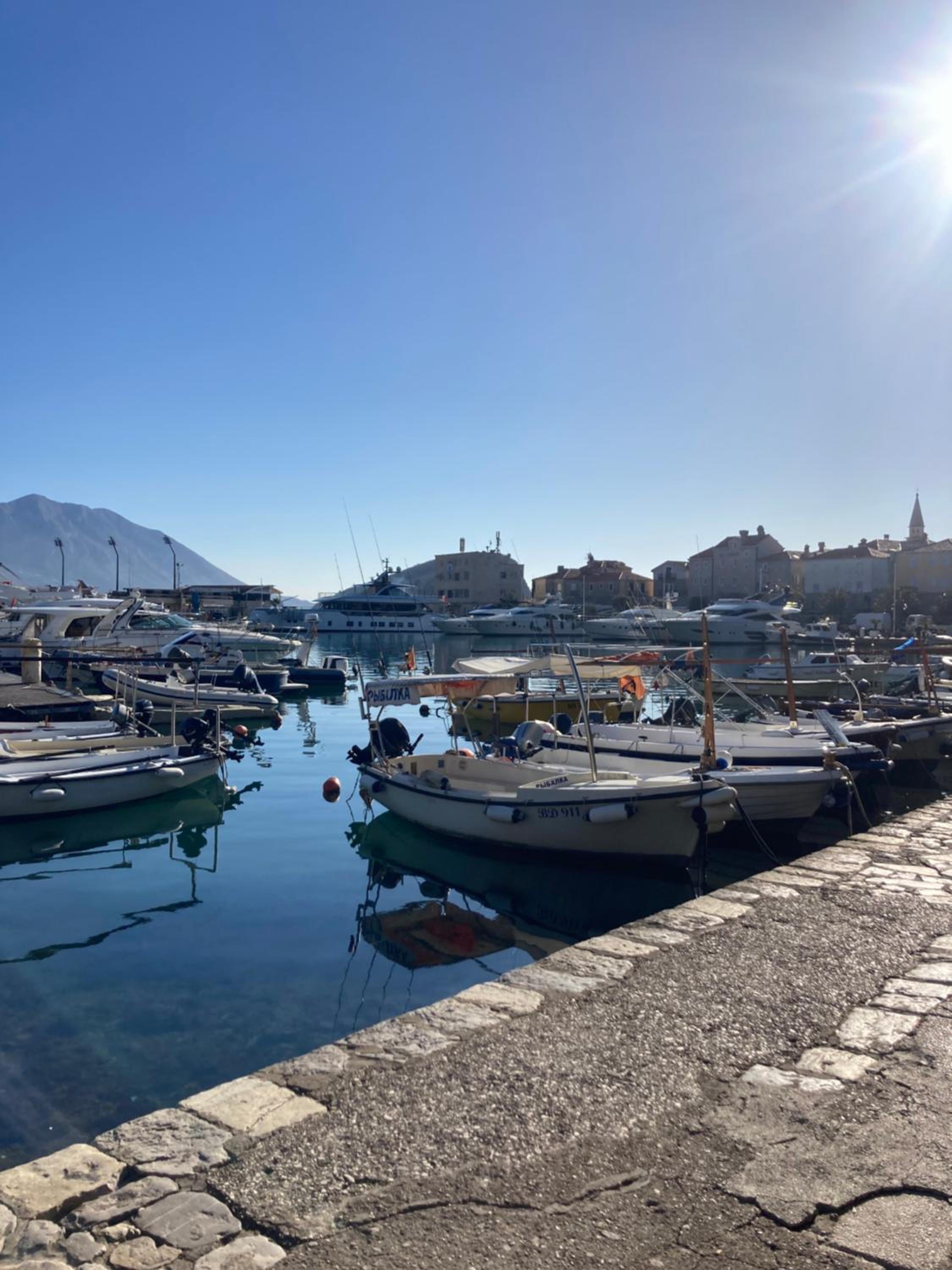 Plaža Stari Grad Budva pjena od mora Beach Apartman