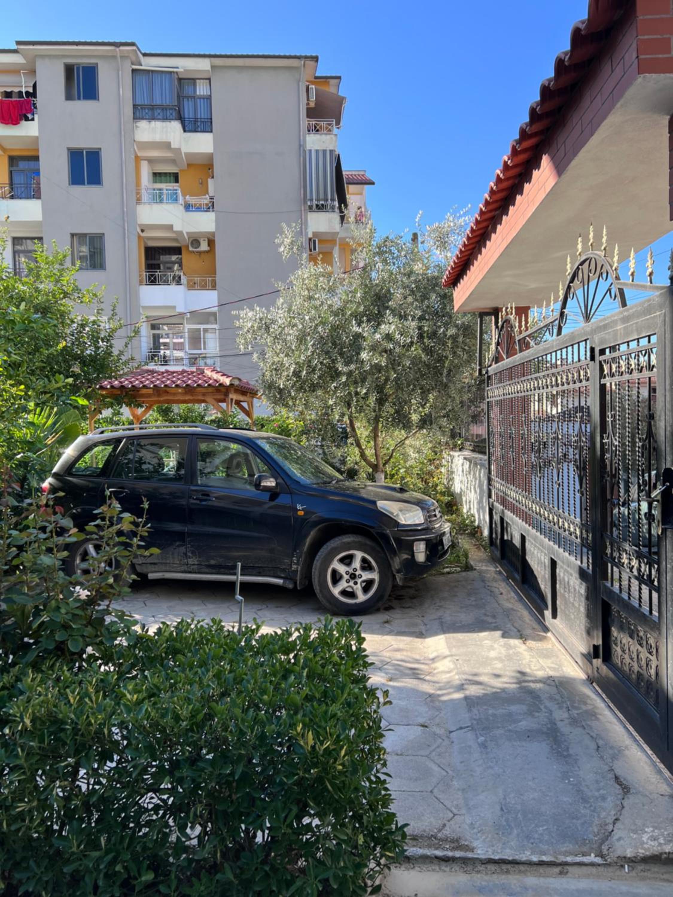 White Star Villa - Studio Apartments with Parking