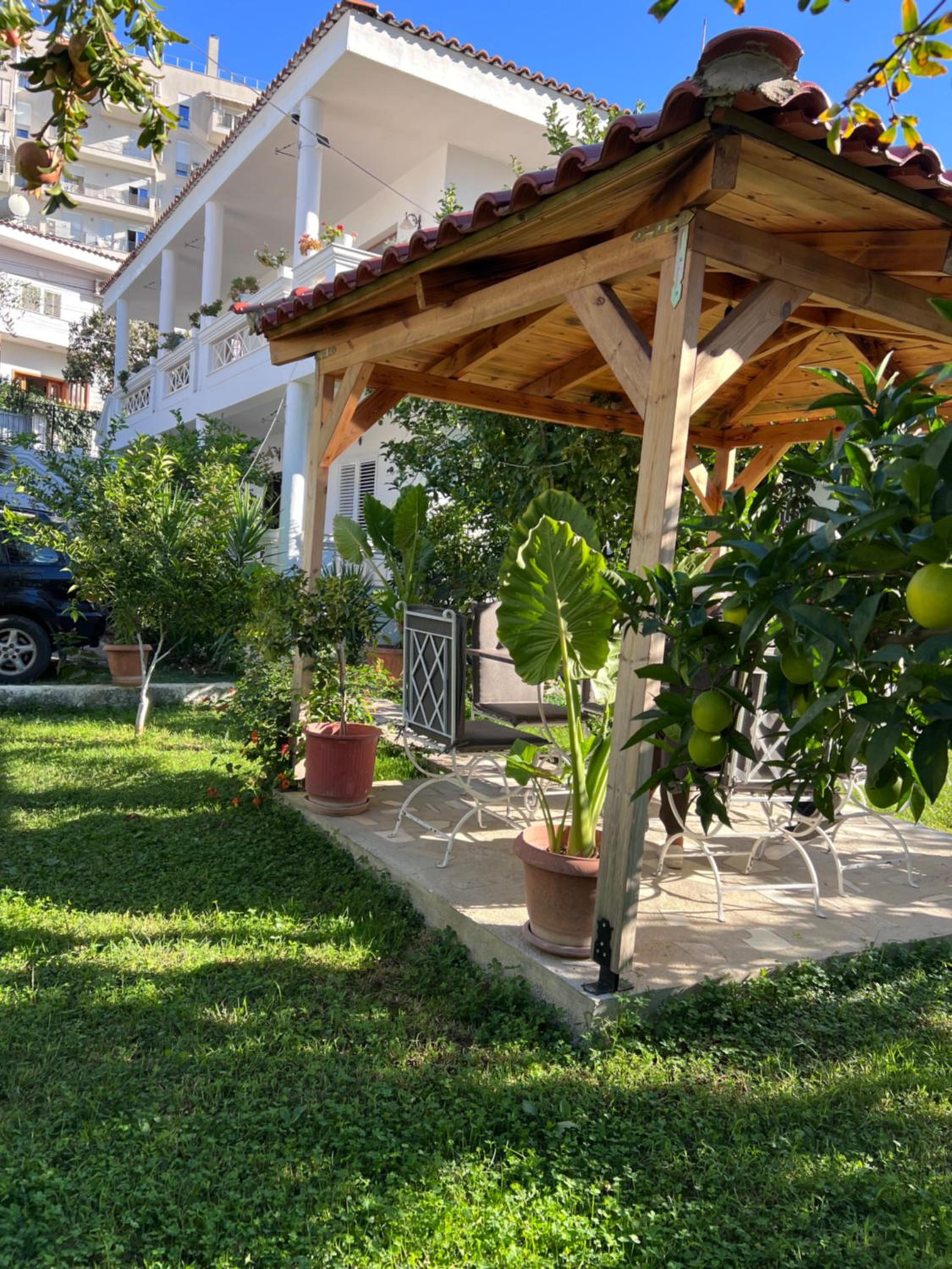 White Star Villa - Studio Apartments with Parking