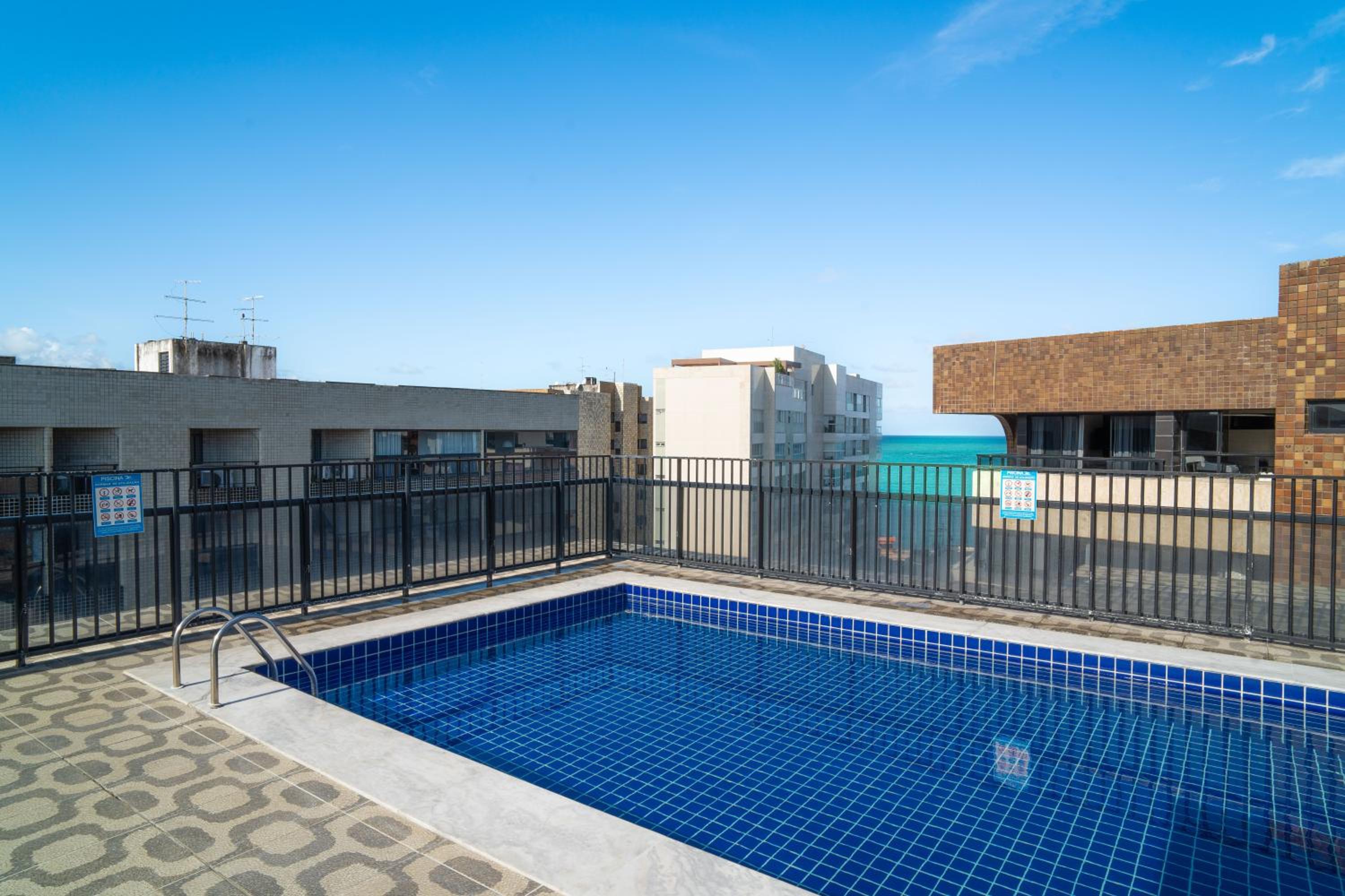 Apto com ótima localização na Ponta Verde