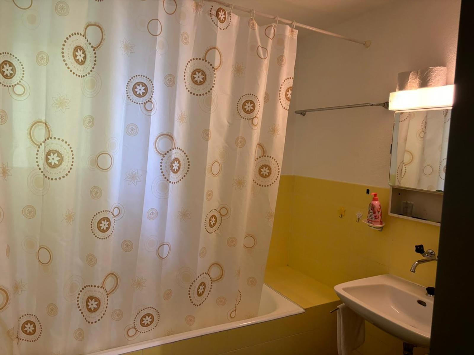 2BDR Apt with See View - Free Parking