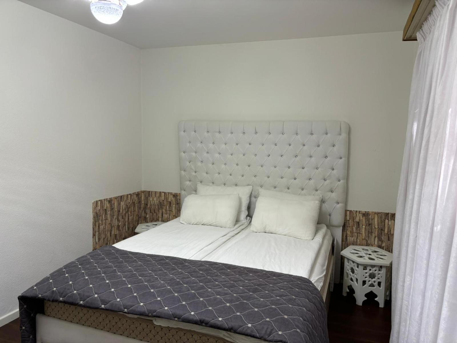 2BDR Apt with See View - Free Parking