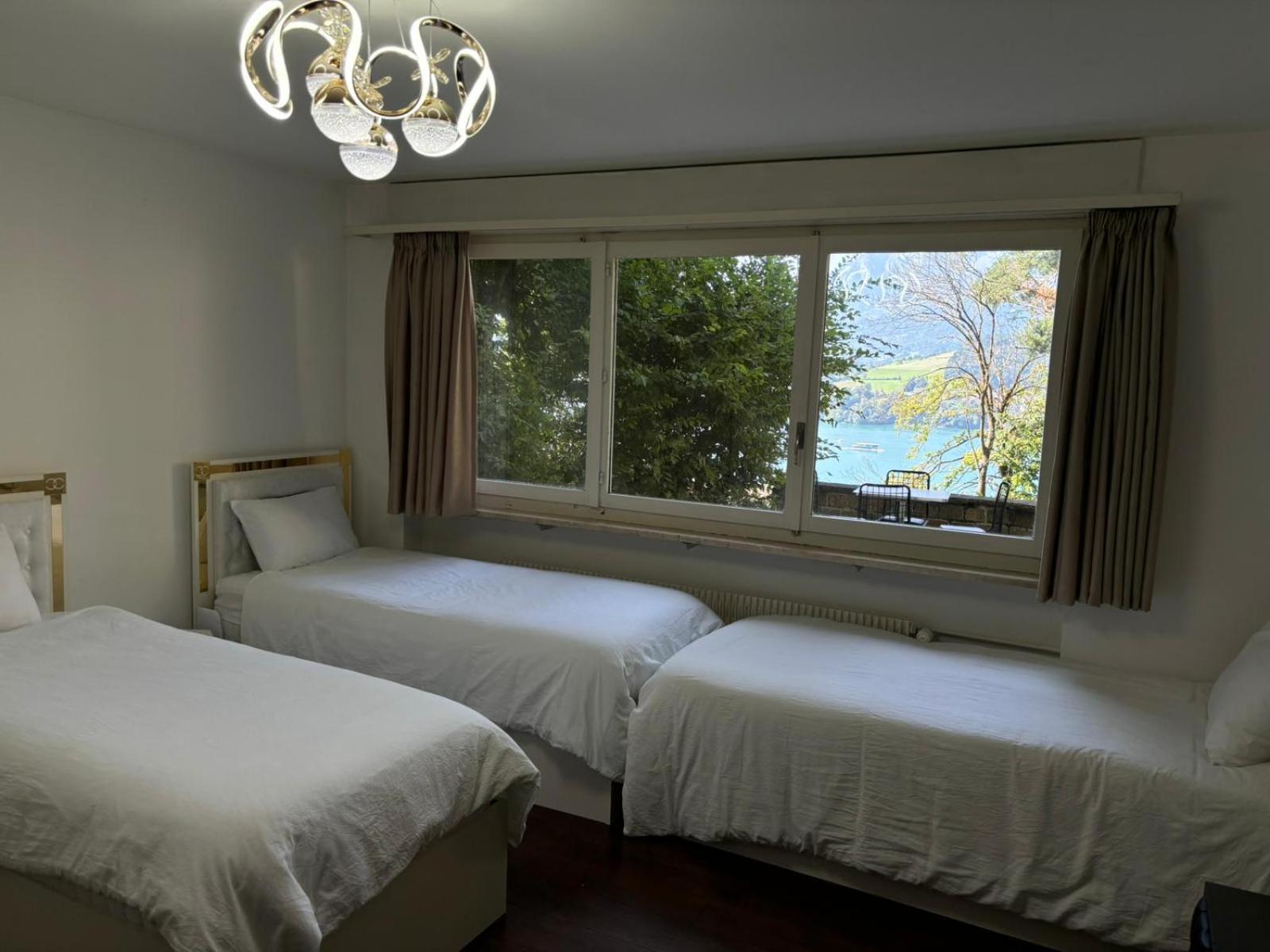 2BDR Apt with See View - Free Parking