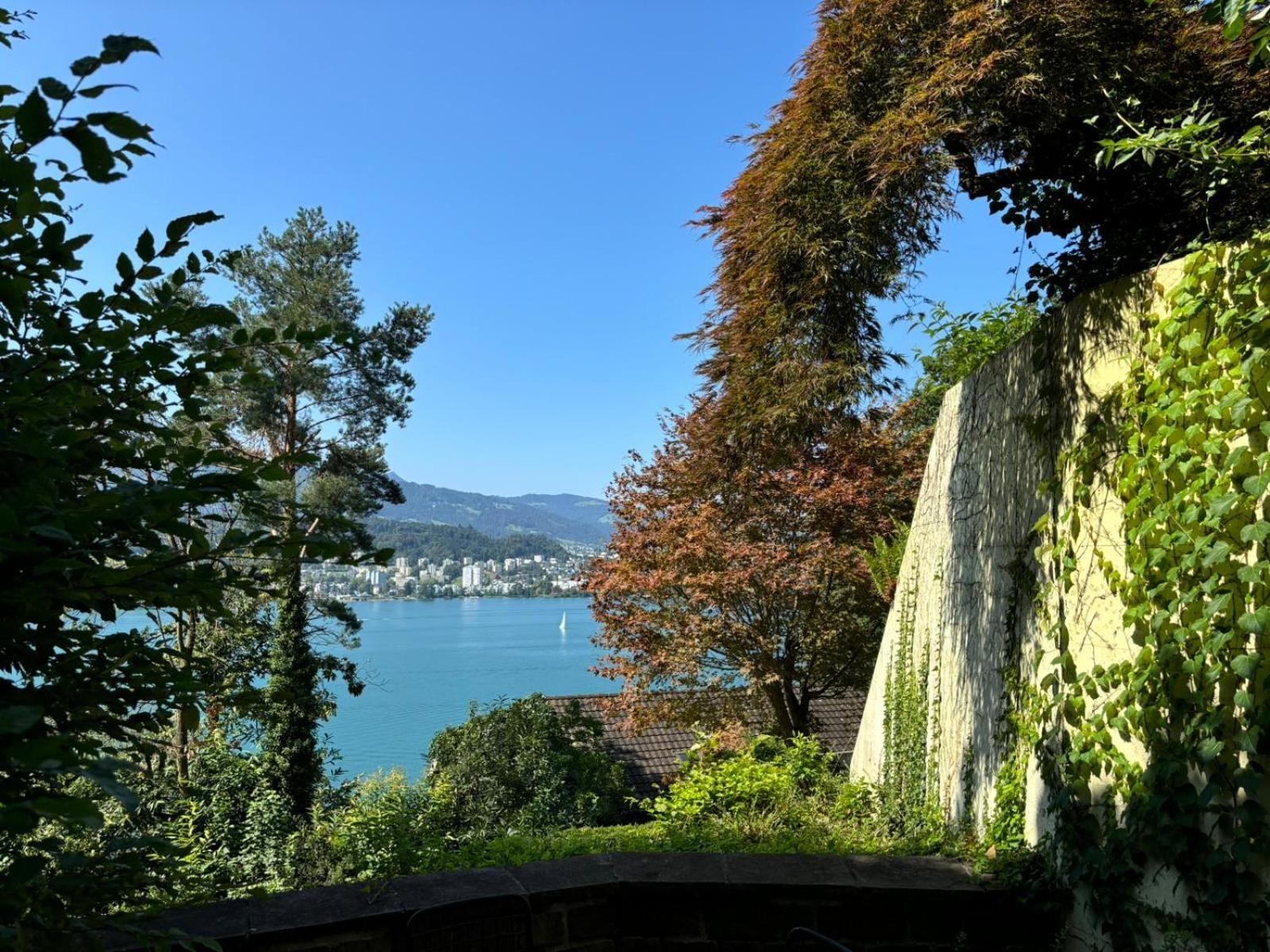 2BDR Apt with See View - Free Parking
