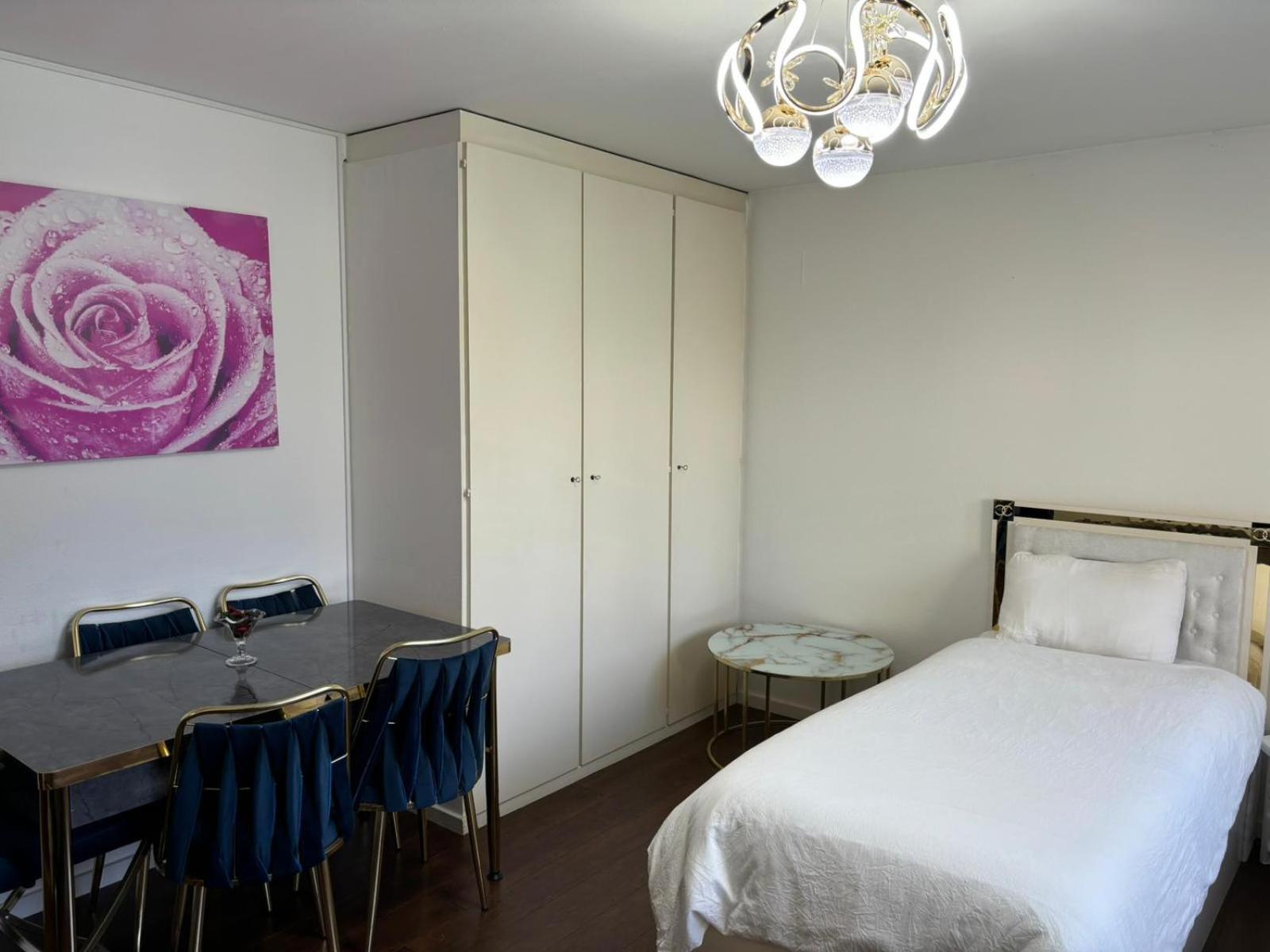 2BDR Apt with See View - Free Parking